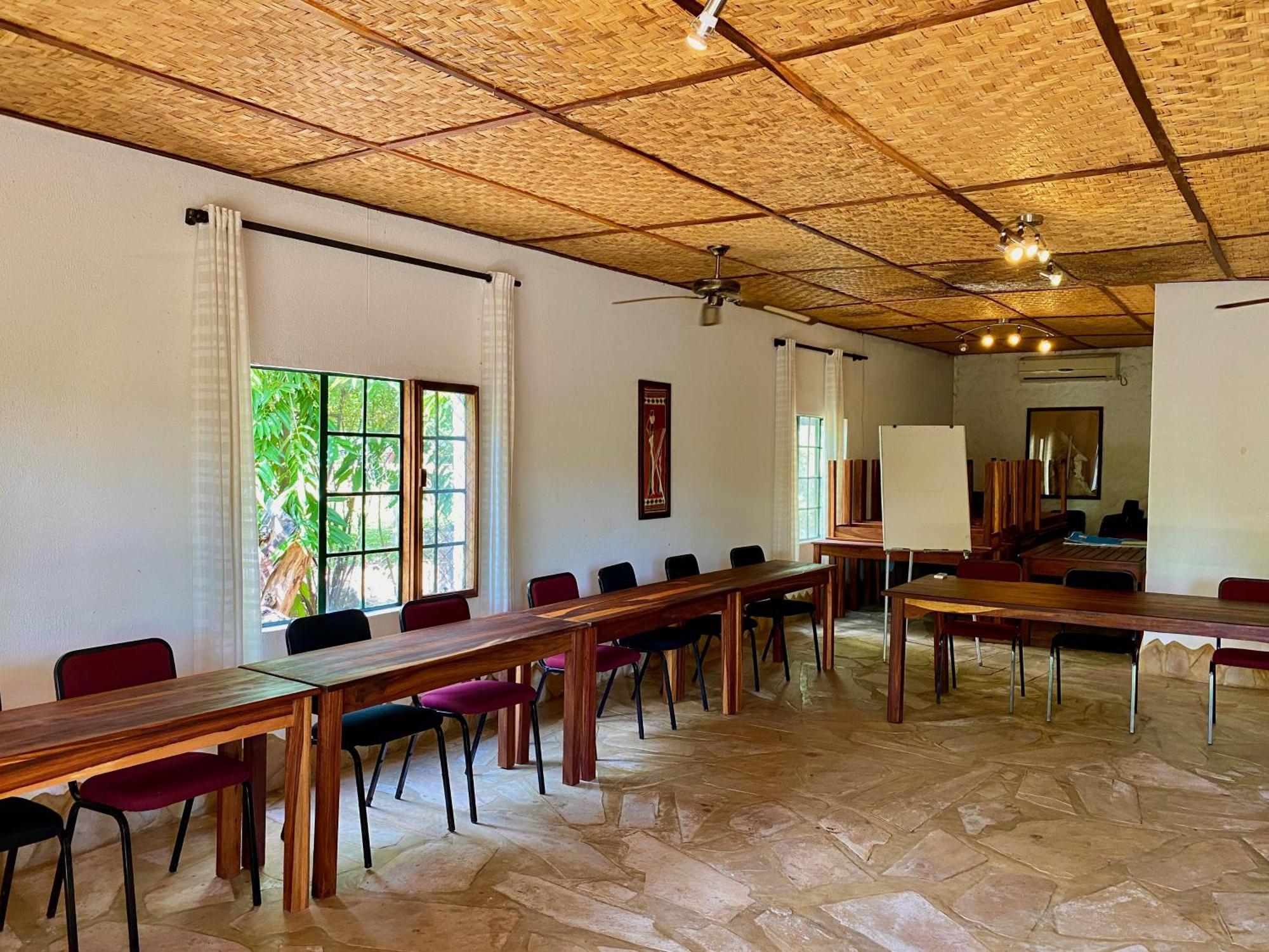 Tambuti Lodge Rundu Zewnętrze zdjęcie