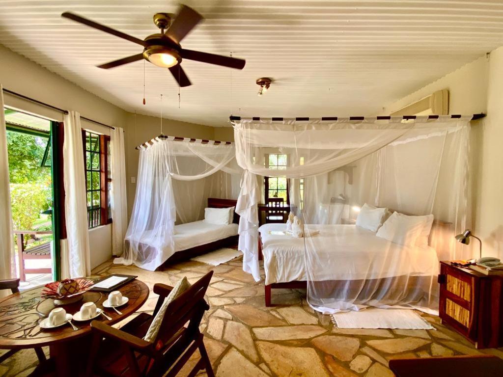 Tambuti Lodge Rundu Zewnętrze zdjęcie