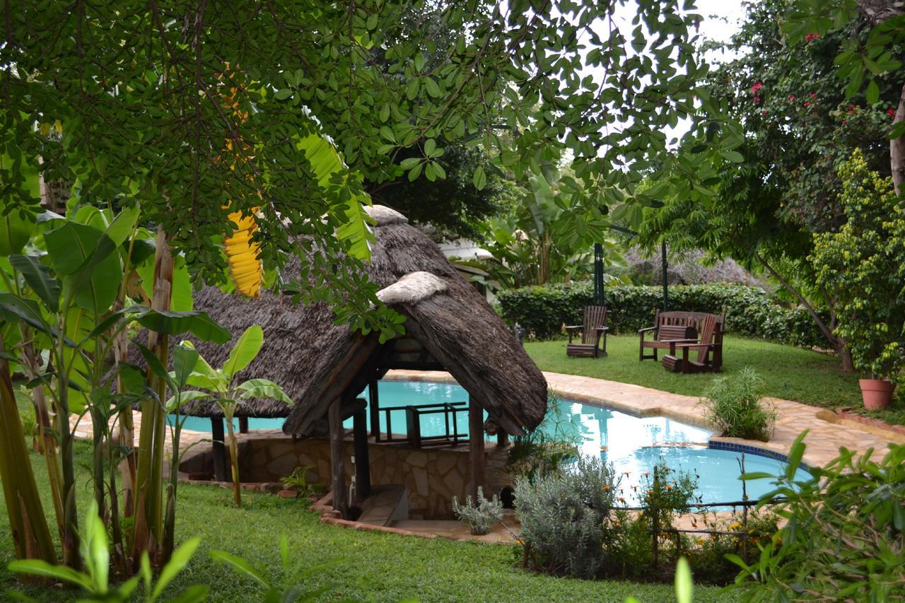 Tambuti Lodge Rundu Zewnętrze zdjęcie