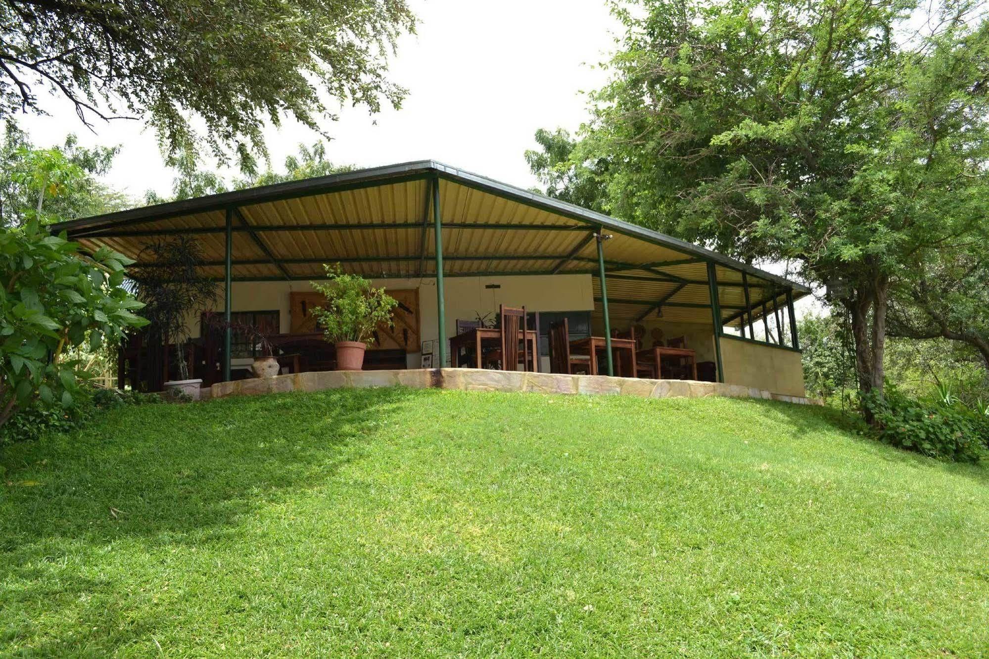 Tambuti Lodge Rundu Zewnętrze zdjęcie